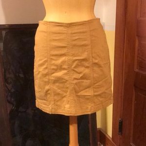 Yellow Pacsun mini-skirt